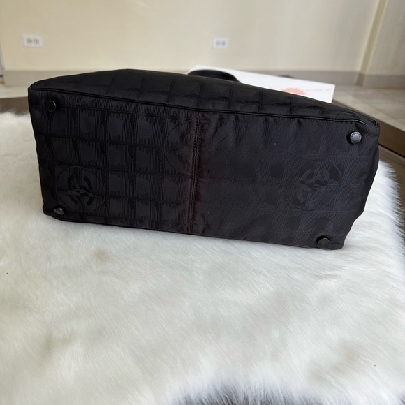 SOLD Travel Line Tote bag - Picture 10 of 17